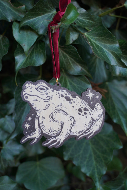 Wooden ornament: Toad