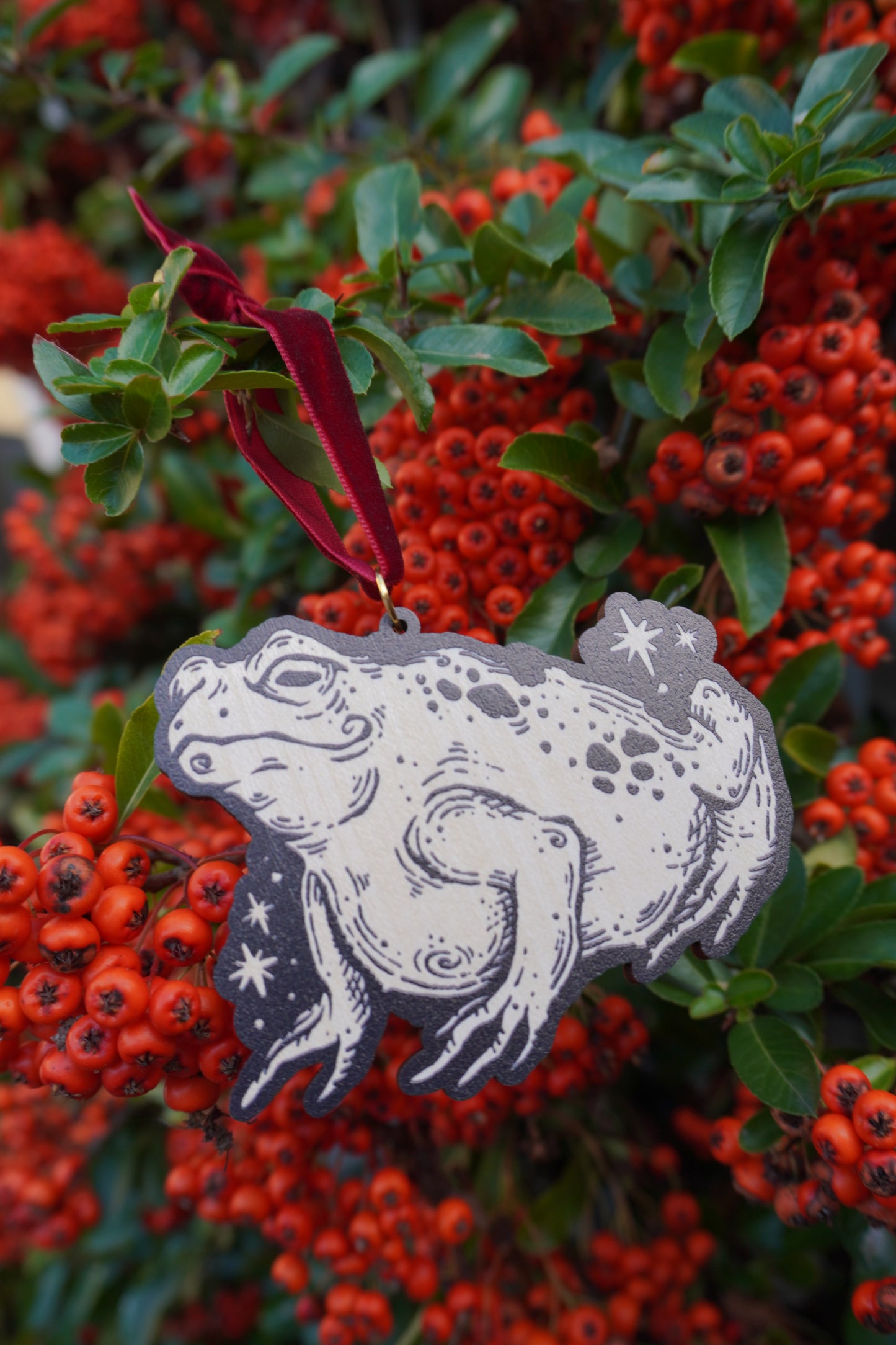 Wooden ornament: Toad
