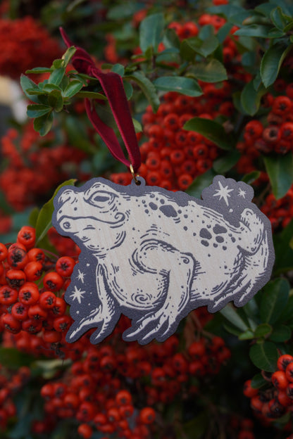 Wooden ornament: Toad